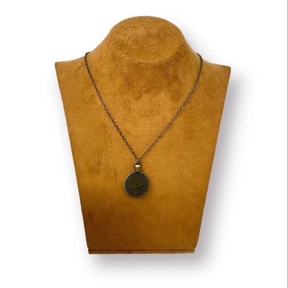 🛍️SALE🛍️ Eye of Horus Pendant Necklace - Picture 5 of 10